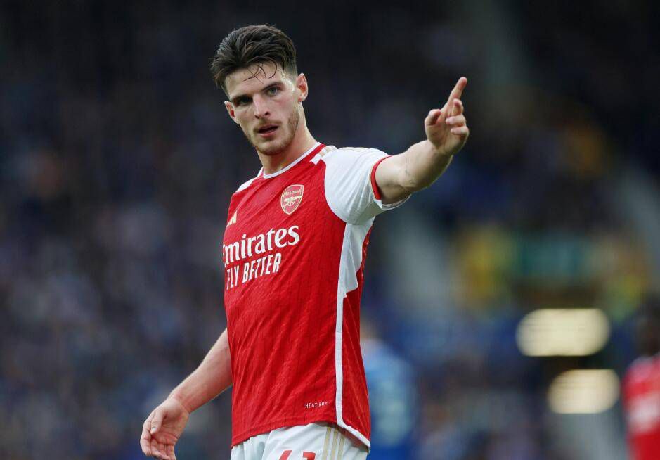 穿jk白丝被粉嫩脚底