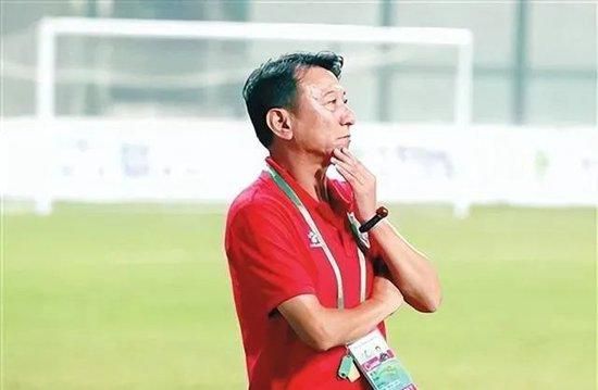 女仆扒开给客人玩